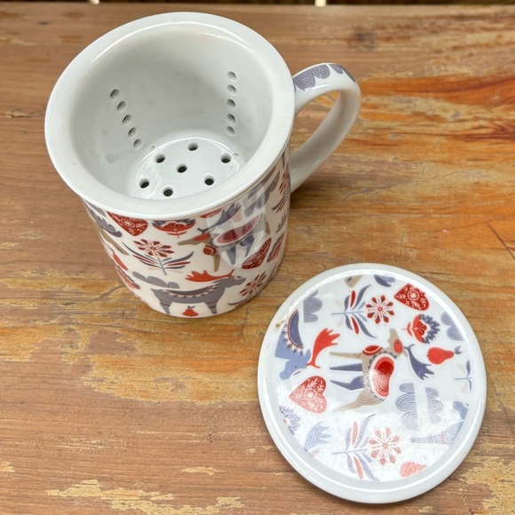 Cha Cult Hamburg Porcelain Tea Cup & Lid with Moose Hearts & Flowers Size 9oz - Picture 2 of 11